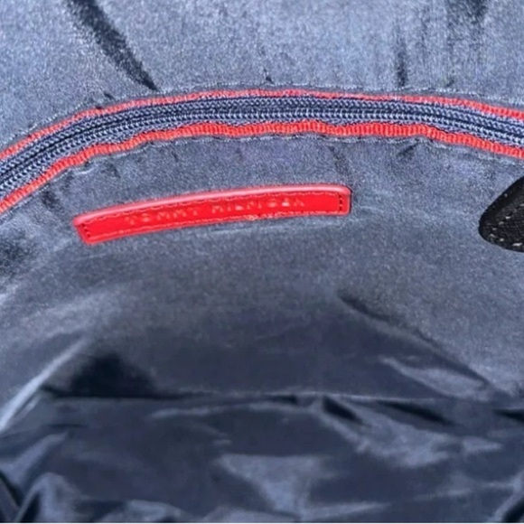 Tommy Hilfiger Black Medium Size Signature Logo Tote Shoulder Bag w/ Purse Charm - Picture 6 of 6